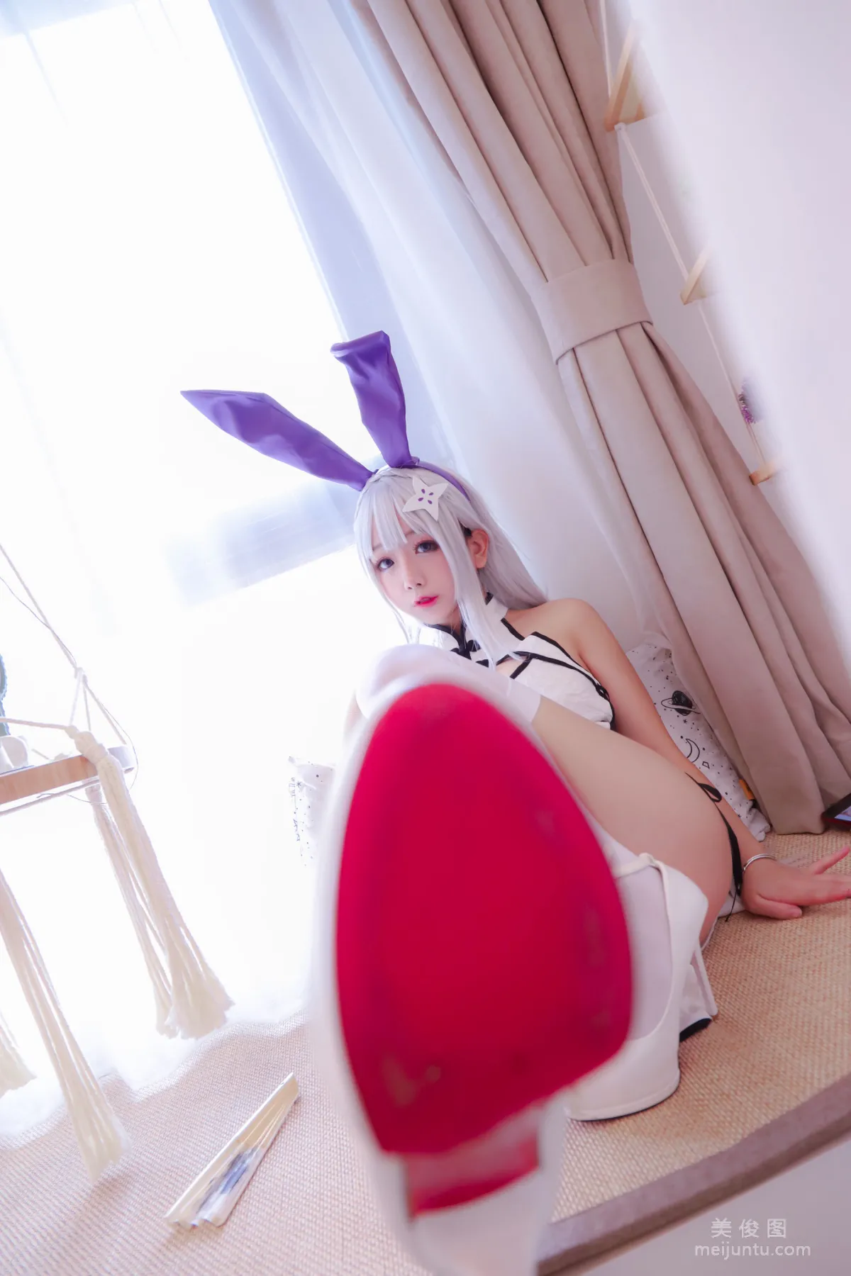 Internet Celebrity Beauty Coser Ri Naijiao, White Qipao Photo Set photo 9
