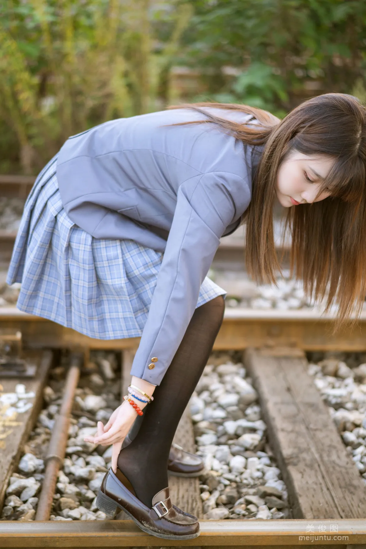 [美女Coser] 姬镜酱 《私奔之制服》 写真集6