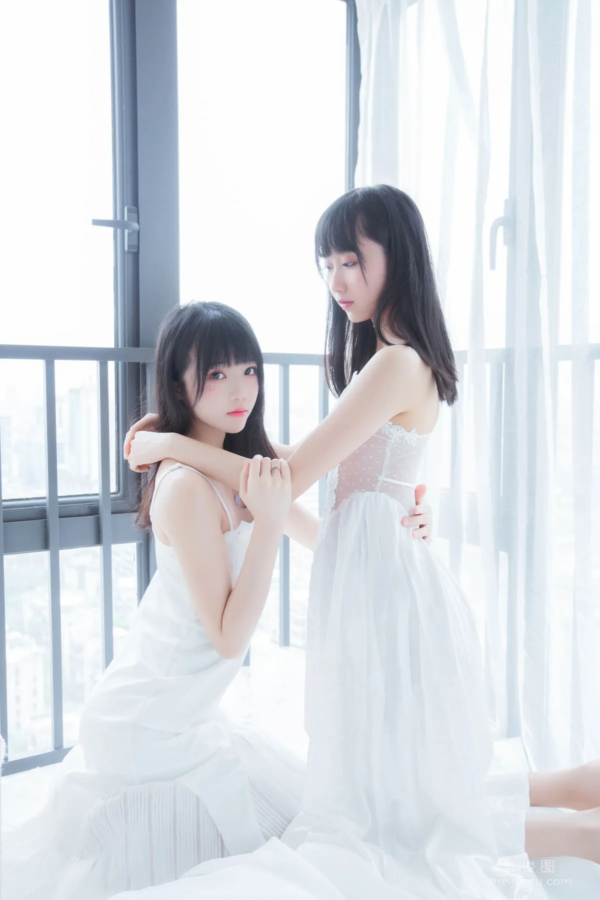 木綿綿OwO&amp;桜桃喵 《朝(白裙×白裙)》 寫真集 2