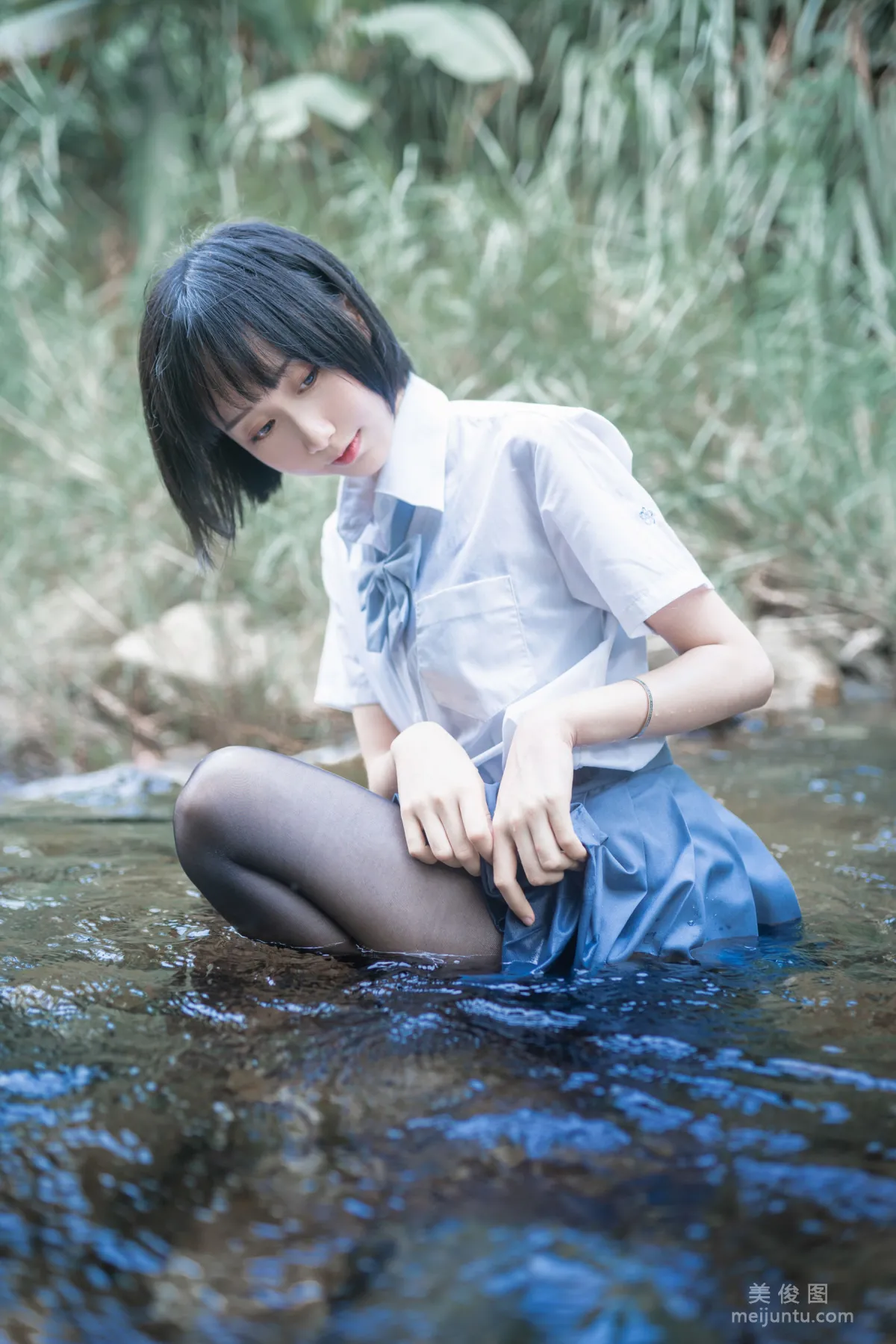 木綿綿OwO 《水色溪邊制服》 寫真集 25
