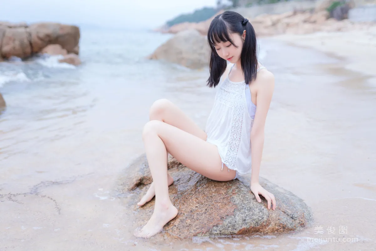 [Beautiful Coser] Mu Mianmian OwO "Seaside White Bikini" Photo Set photo 19