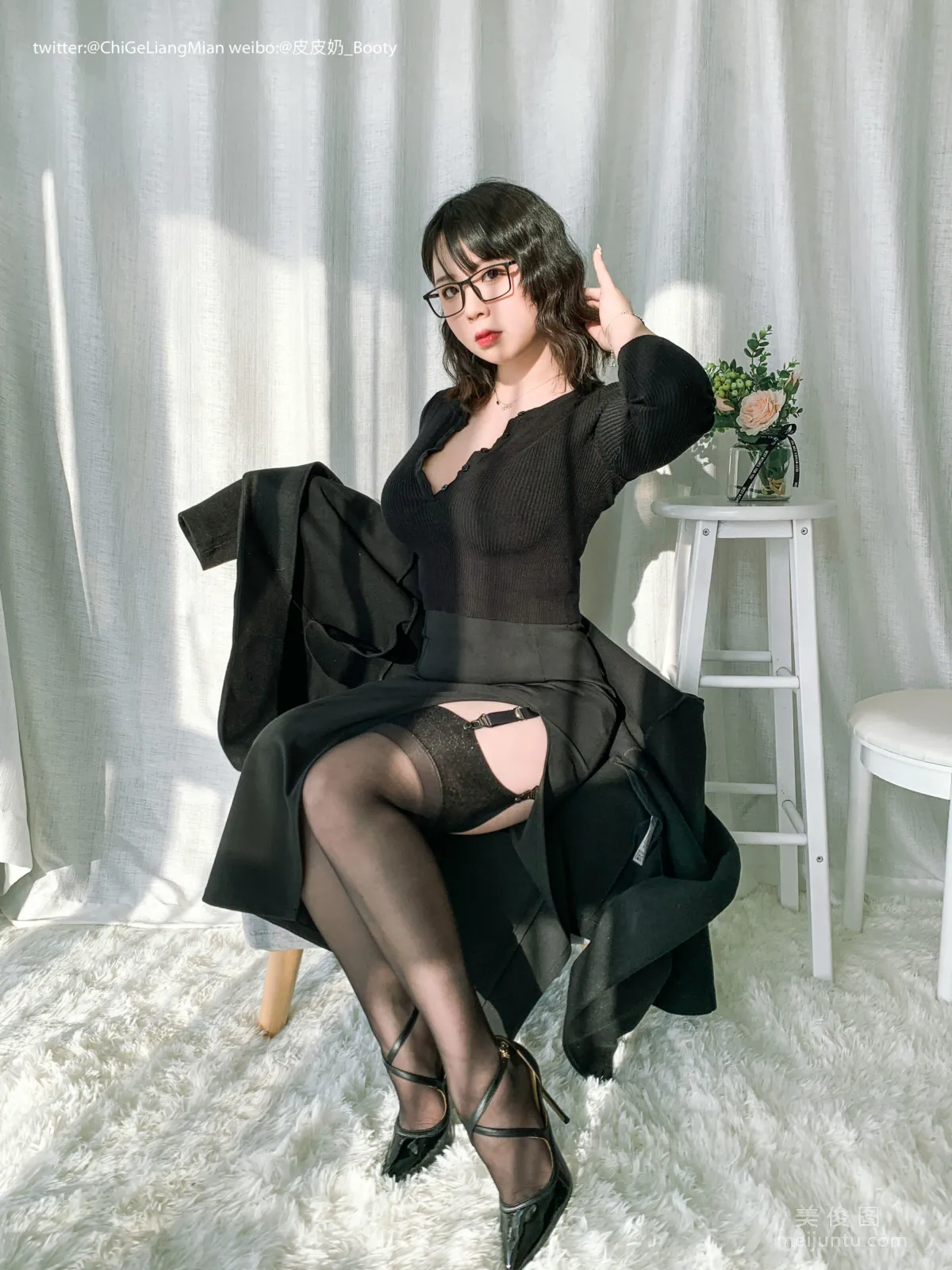 [Web Idols Coser] Pipi Naike Keai Lela "Black OL" Photo Set photo 15