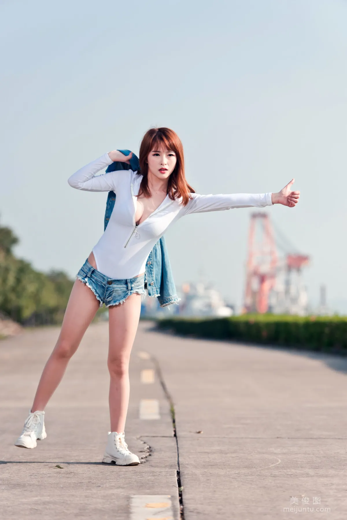 Qingshui Younai, Riding the Wind Street Snap: Light Water Seagull Island RS Denim Street Snap Photo Set photo 86