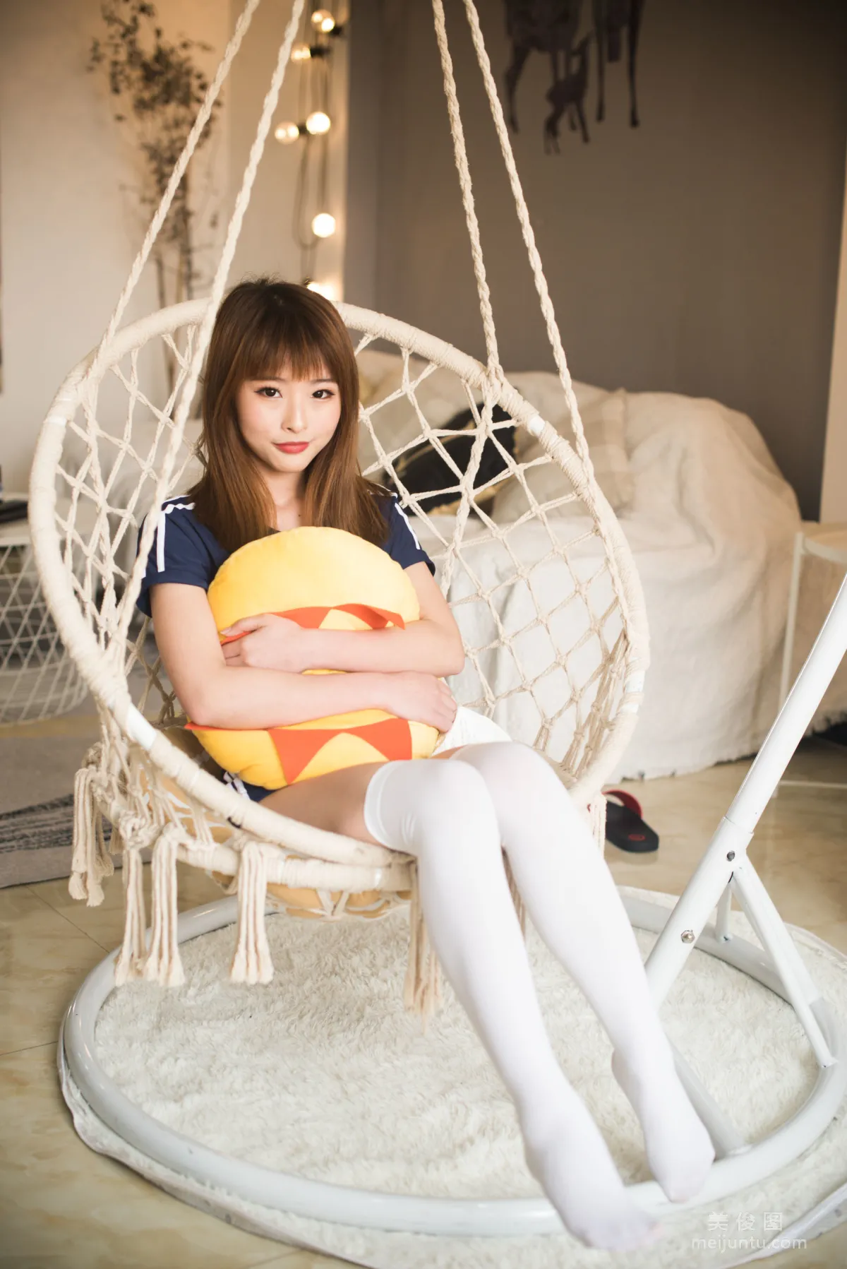 Qingshui Younai "Gymnastics Uniform and White Stockings" Photo Set photo 1