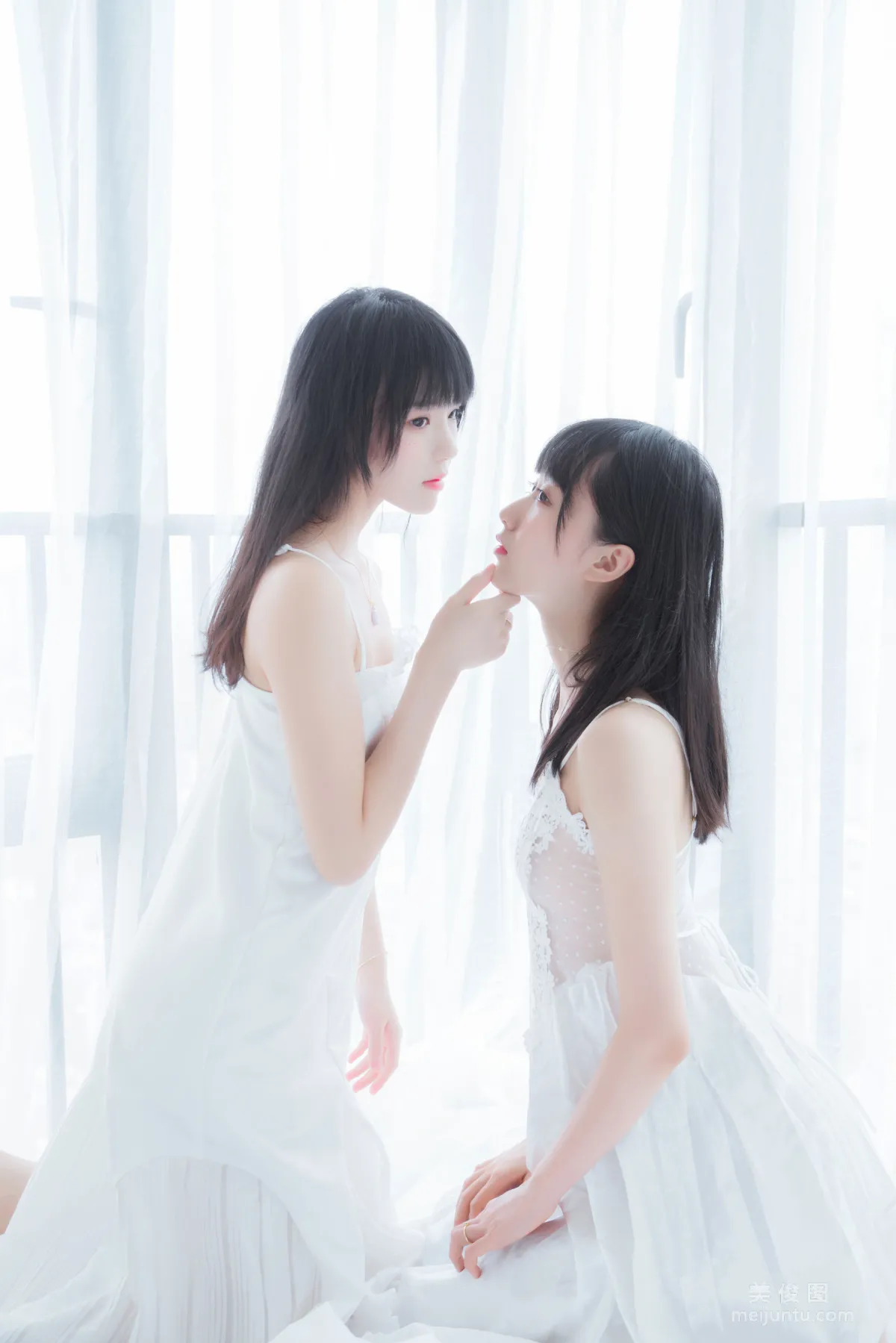 木綿綿OwO&amp;桜桃喵 《朝(白裙×白裙)》 寫真集 3