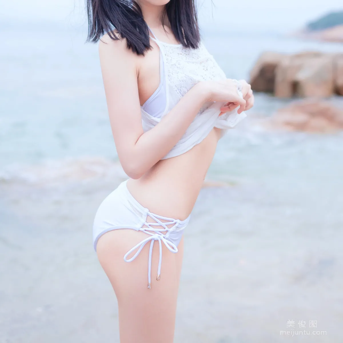 [Beautiful Coser] Mu Mianmian OwO "Seaside White Bikini" Photo Set photo 25