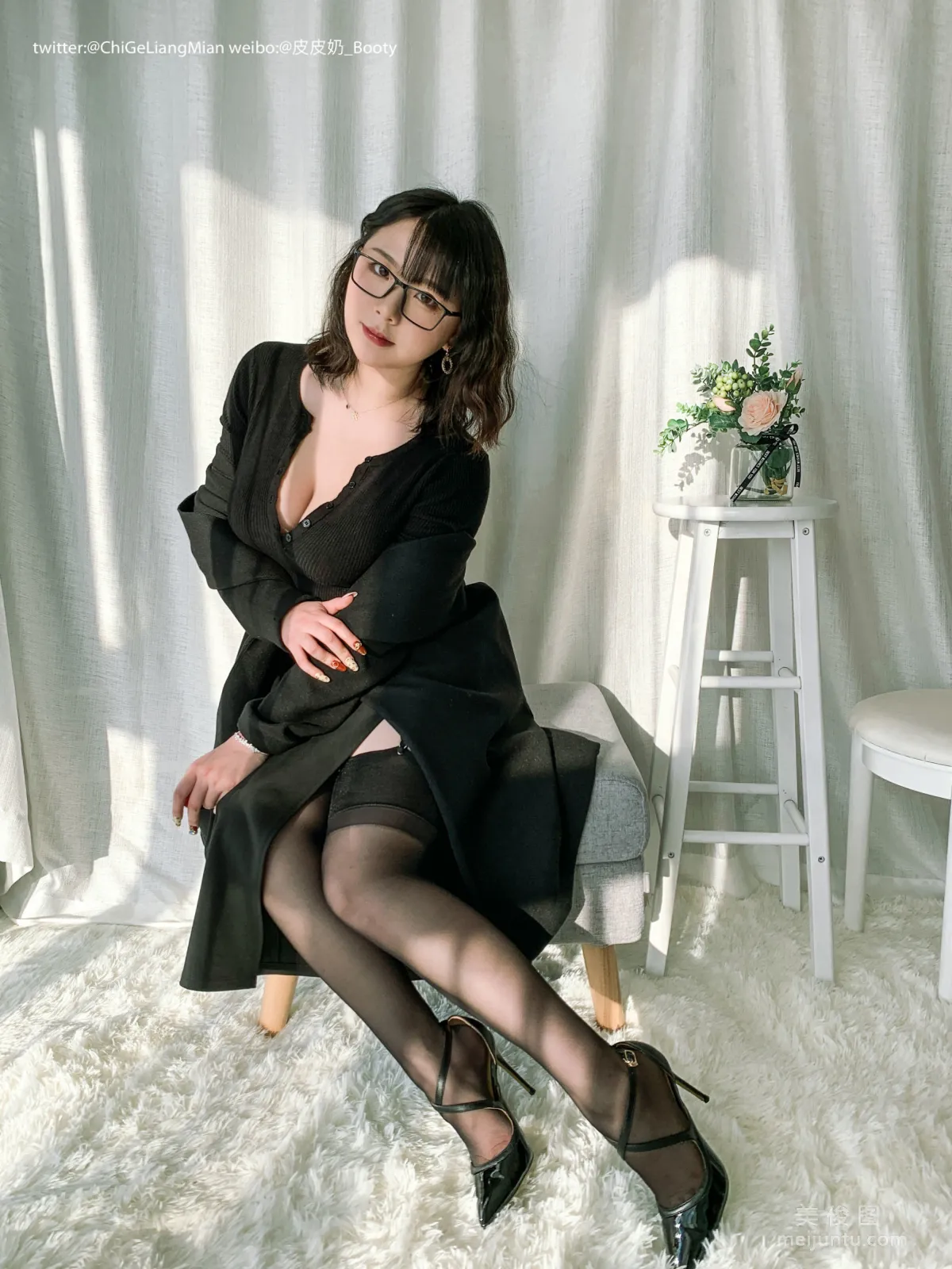 [美女Coser] 皮皮奶可可爱了啦 《黑色OL》 写真集7