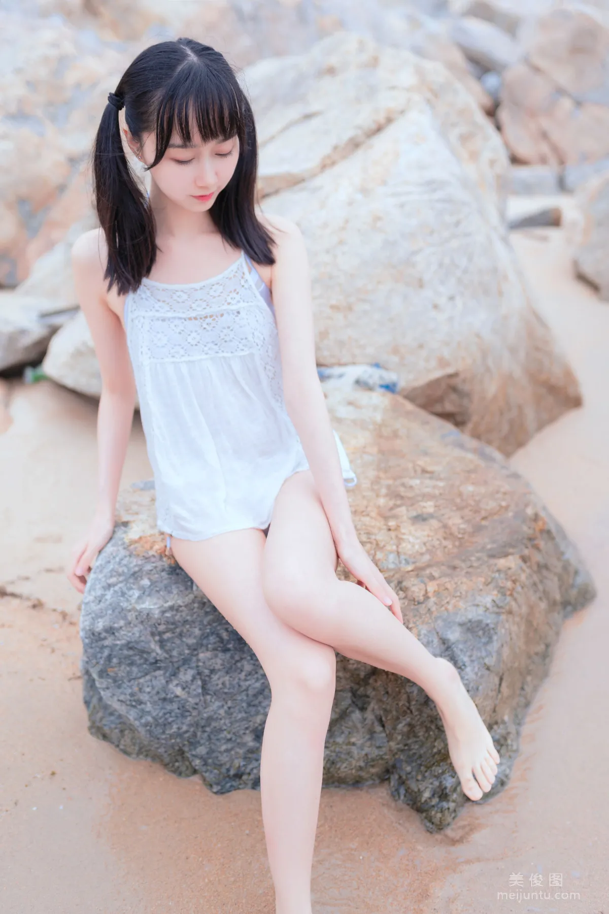 [Beautiful Coser] Mu Mianmian OwO "Seaside White Bikini" Photo Set photo 20
