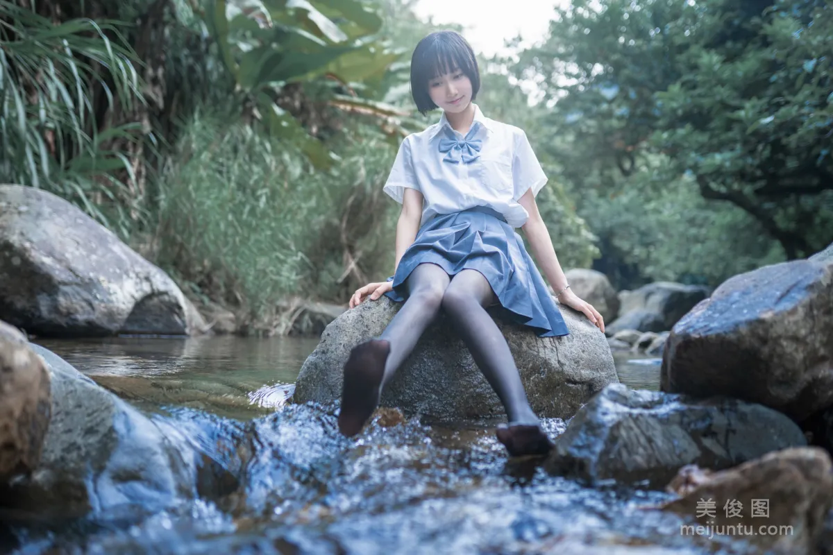 木綿綿OwO 《水色溪邊制服》 寫真集 24