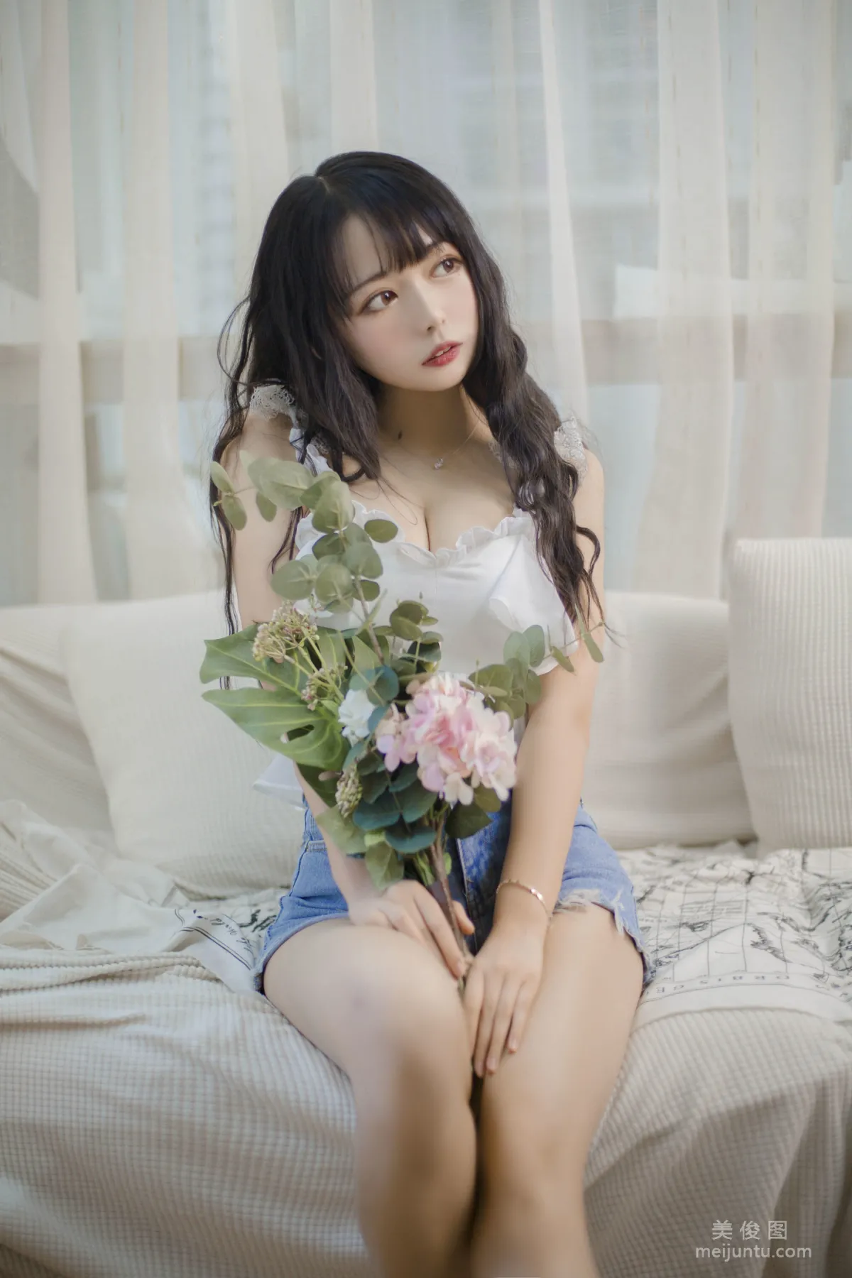 [美女Coser] 黑猫猫OvO 《客厅》 写真集2