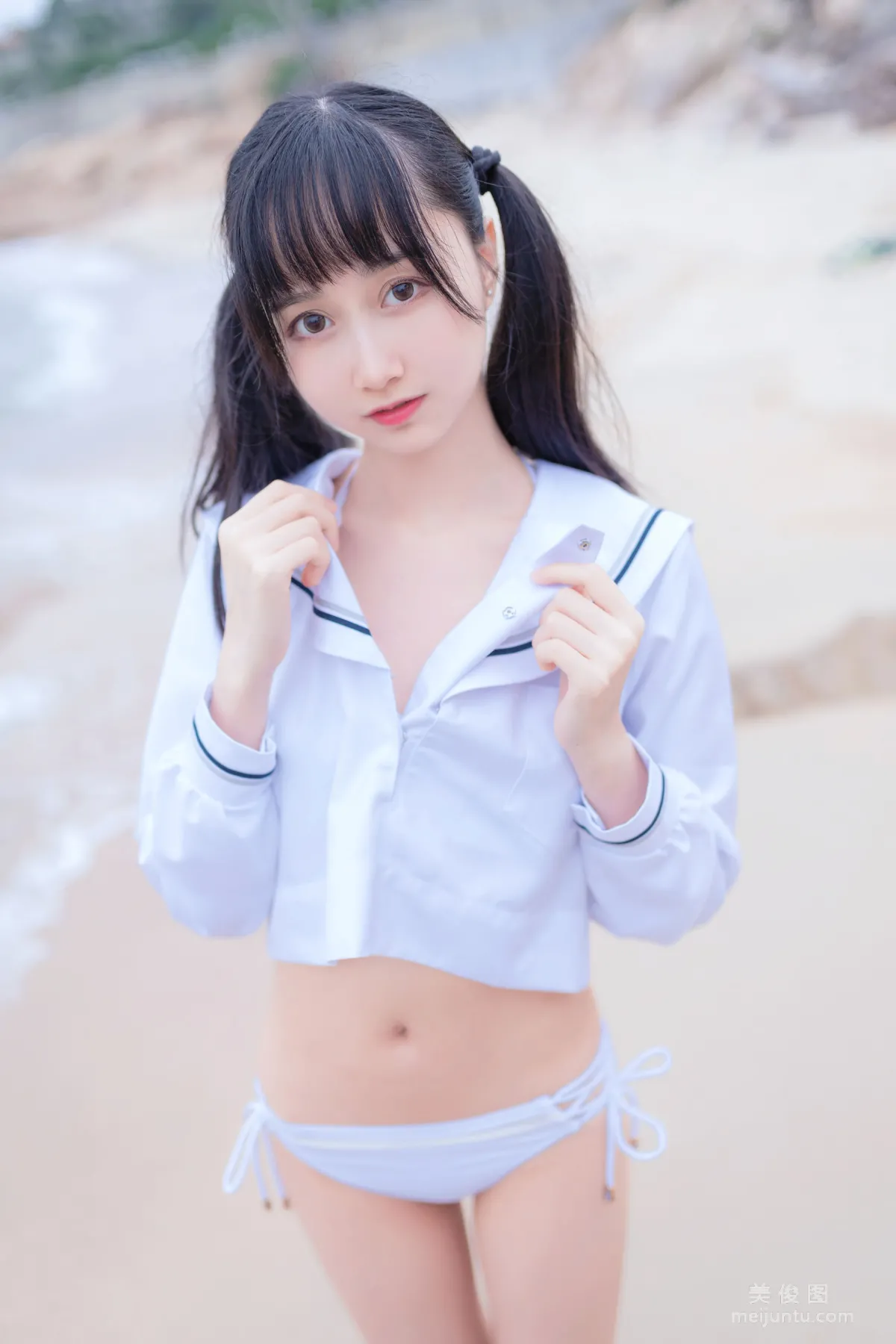 [美女Coser] 木绵绵OwO 《海边白色比基尼》 写真集1