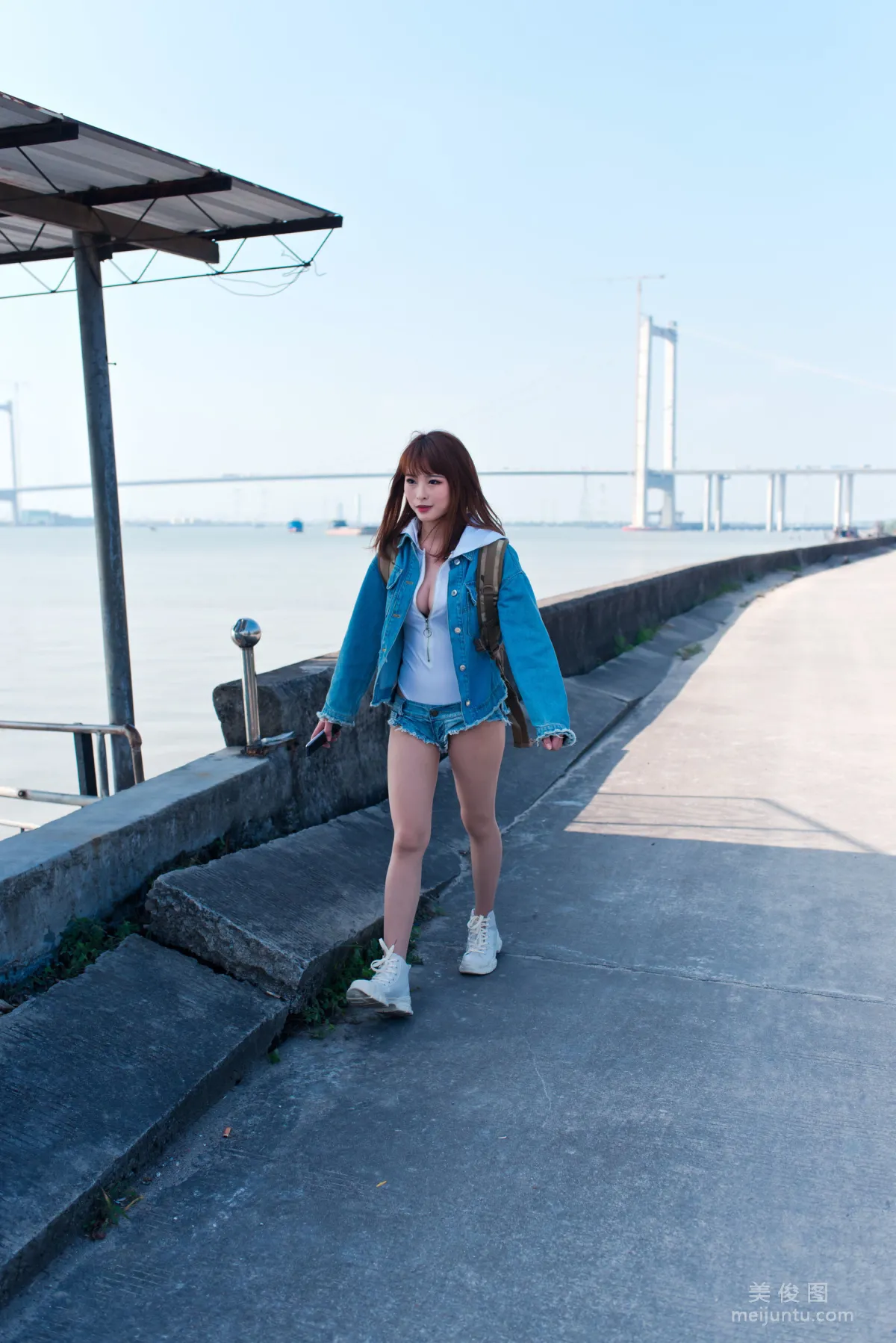 Qingshui Younai, Riding the Wind Street Snap: Light Water Seagull Island RS Denim Street Snap Photo Set photo 26