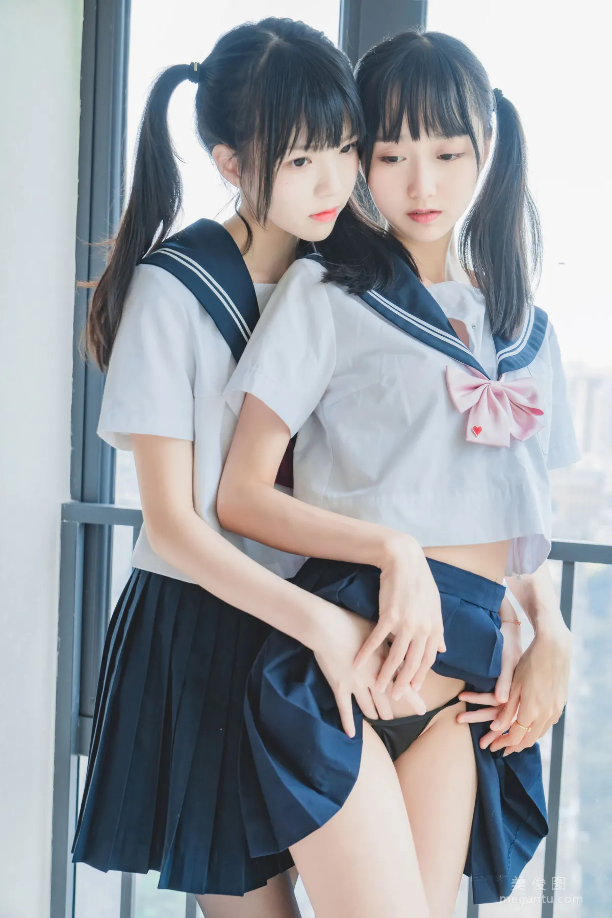 木綿綿OwO&amp;桜桃喵 《她(制服×制服)》 寫真集 14