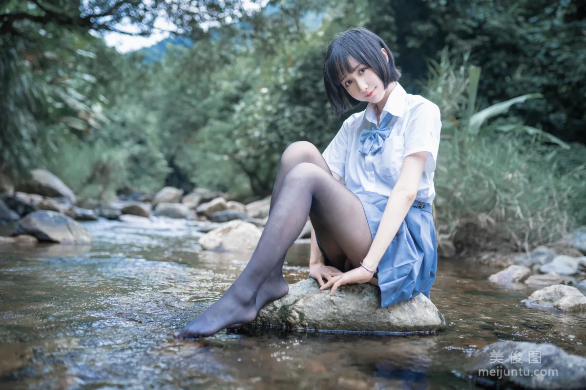 木綿綿OwO 《水色溪邊制服》 寫真集 11
