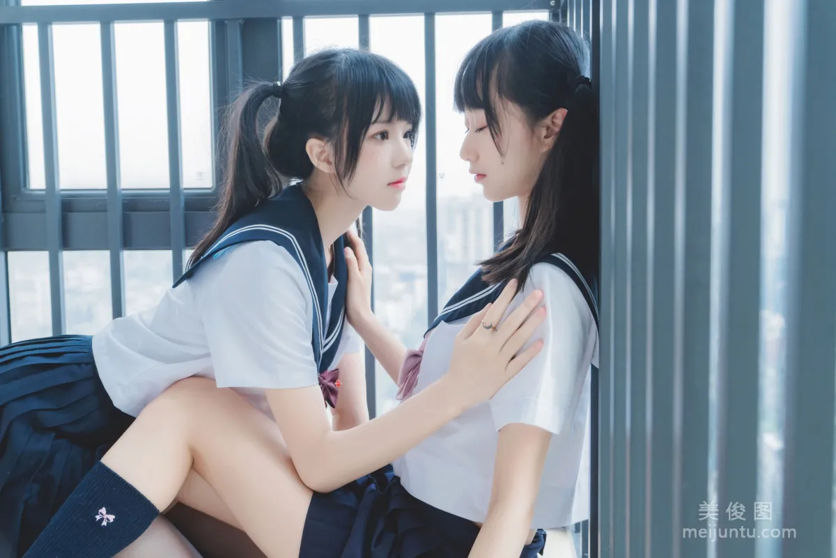 木綿綿OwO&amp;桜桃喵 《她(制服×制服)》 寫真集 31