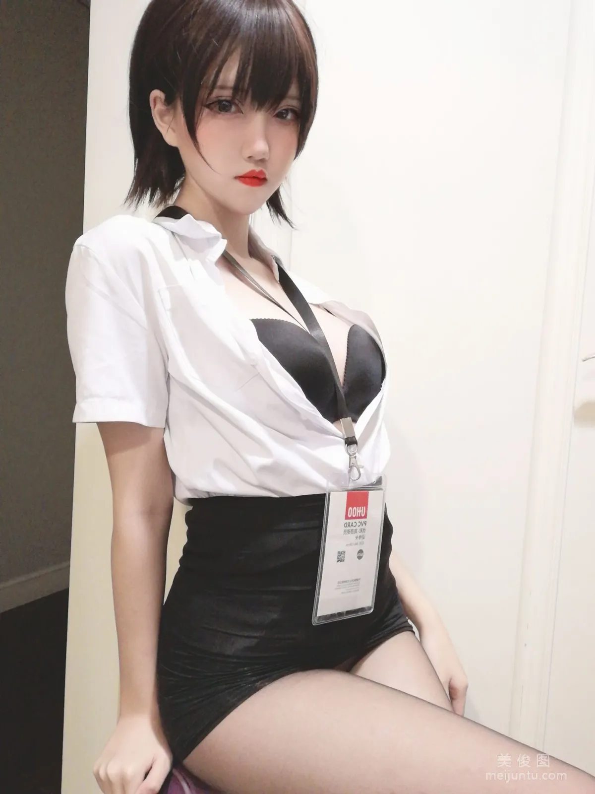 鬼馬少女阿薰kaOri 《黑絲OL》 寫真集 2