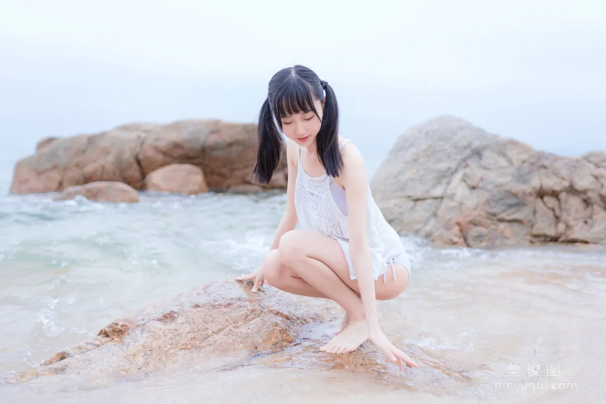 [Beautiful Coser] Mu Mianmian OwO "Seaside White Bikini" Photo Set photo 14