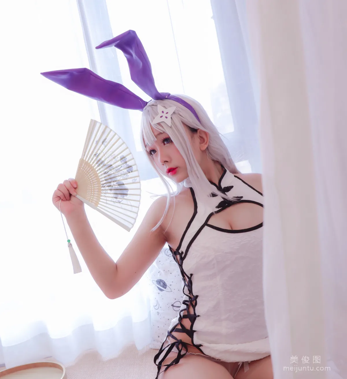 Internet Celebrity Beauty Coser Ri Naijiao, White Qipao Photo Set photo 35