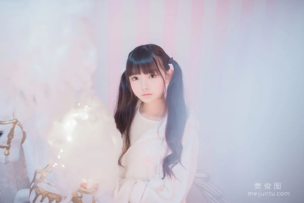 Ying Qun: Web Idols photo 2
