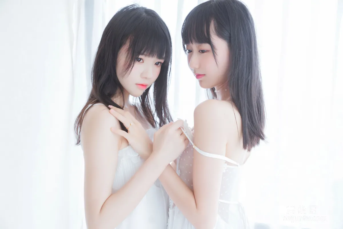 木綿綿OwO&amp;桜桃喵 《朝(白裙×白裙)》 寫真集 25