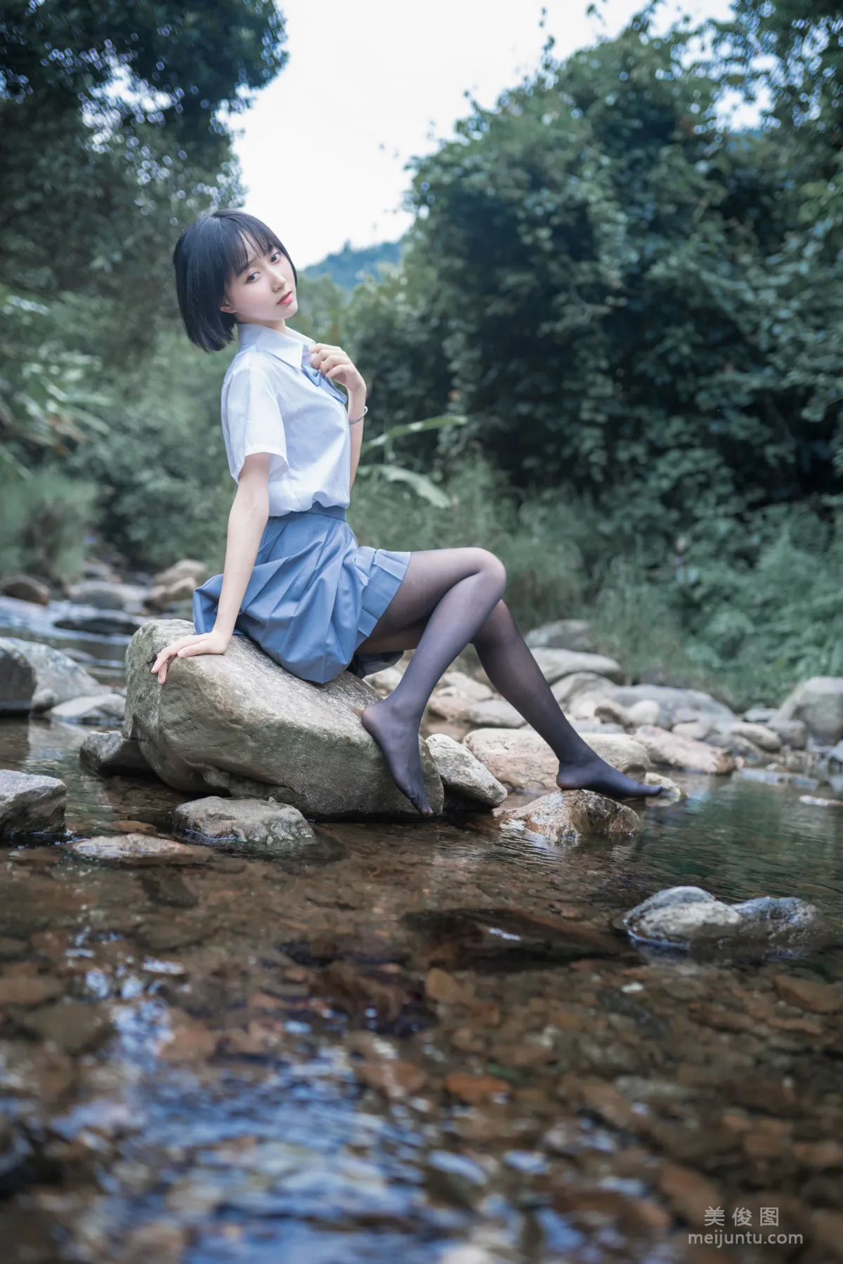 木綿綿OwO 《水色溪邊制服》 寫真集 4