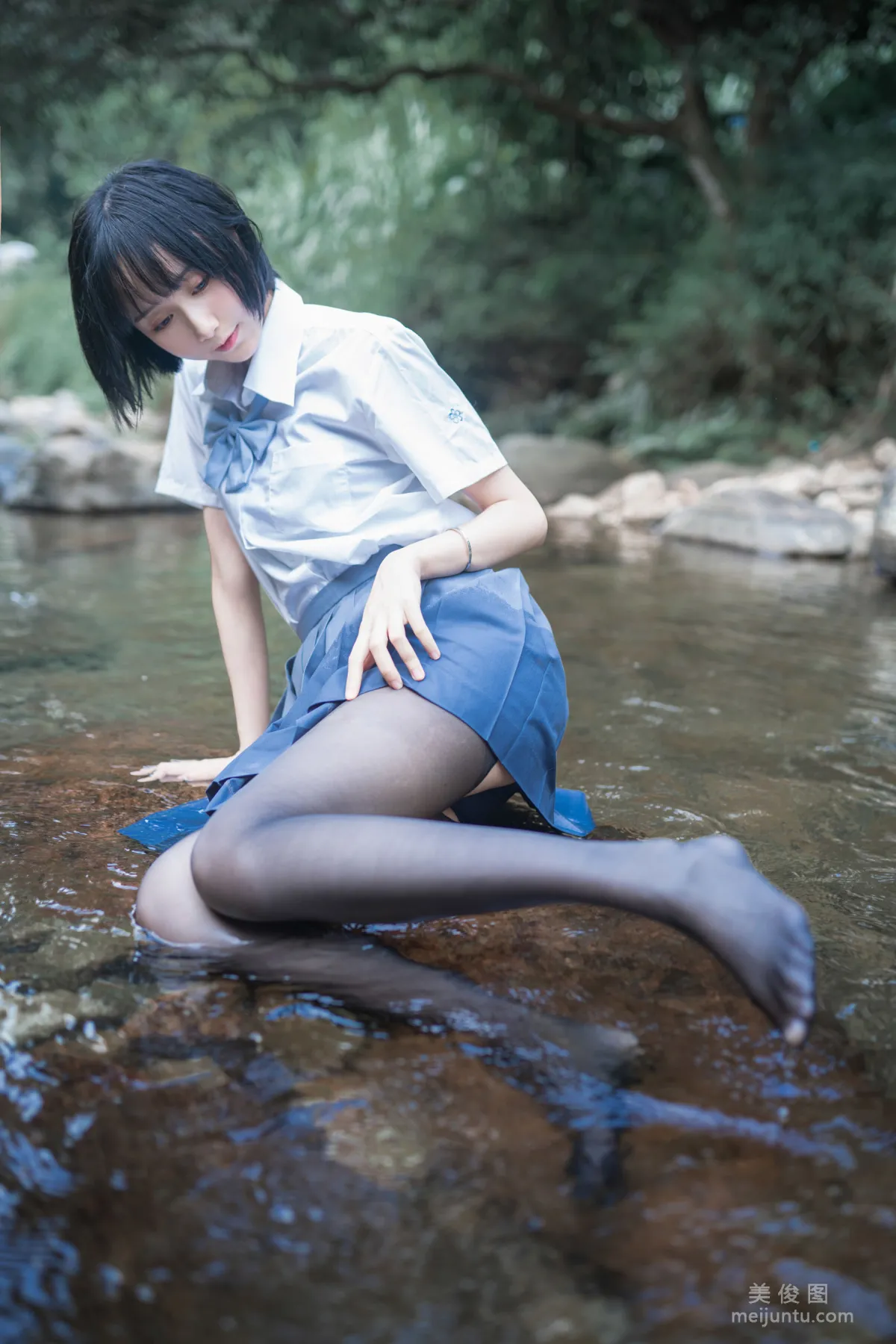 木綿綿OwO 《水色溪邊制服》 寫真集 28