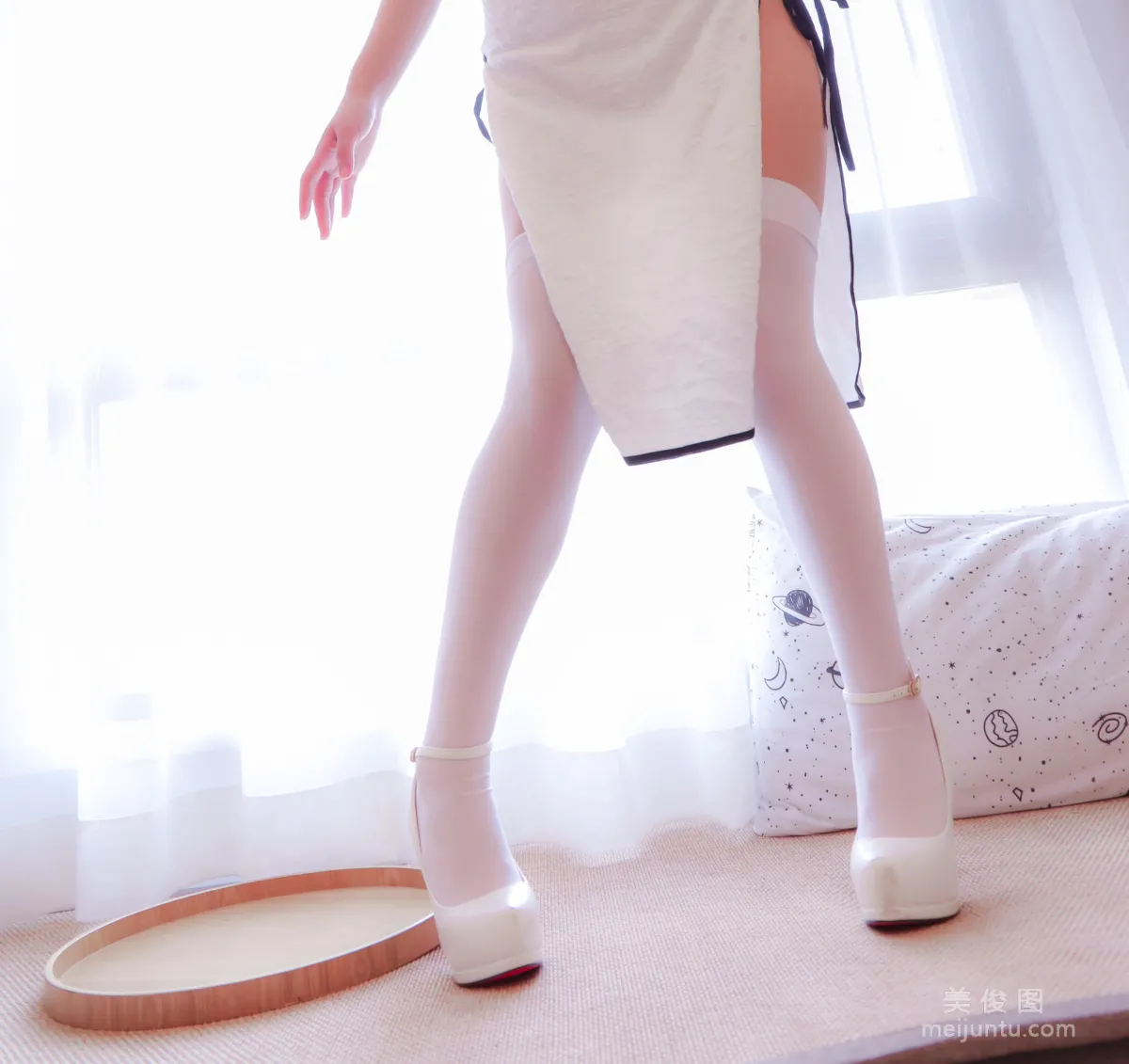 Internet Celebrity Beauty Coser Ri Naijiao, White Qipao Photo Set photo 36