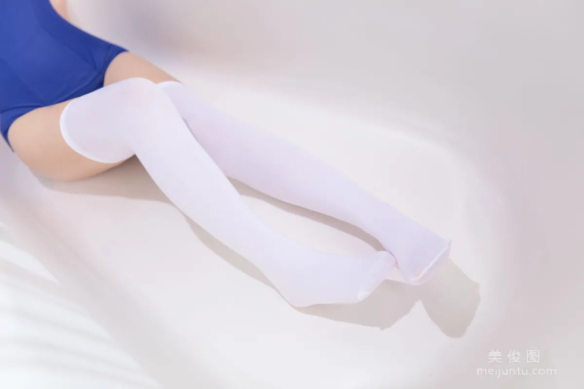 萝莉Coser神楽坂真冬 《水の形》 写真集6