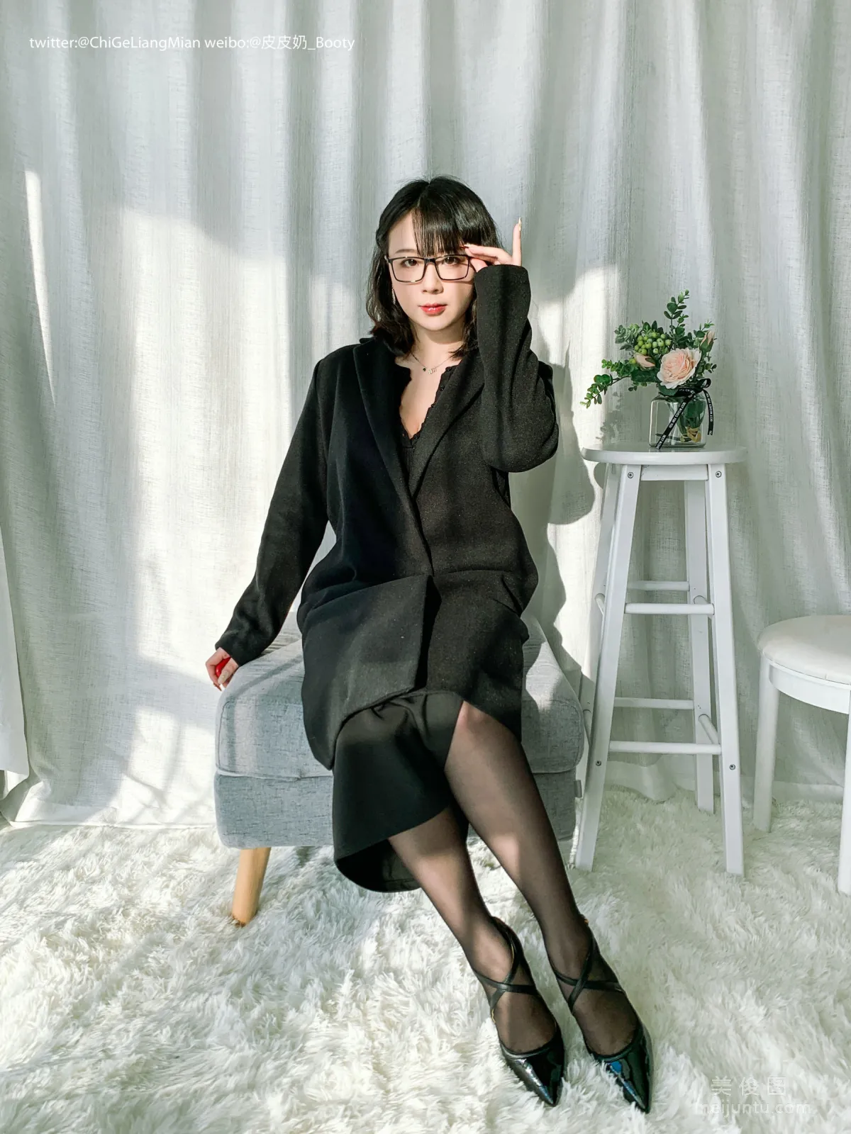 [美女Coser] 皮皮奶可可爱了啦 《黑色OL》 写真集1