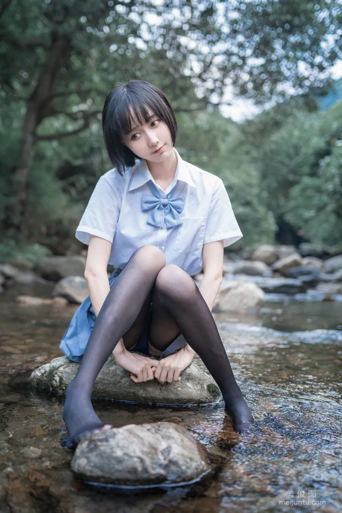 木綿綿OwO 《水色溪邊制服》 寫真集 13