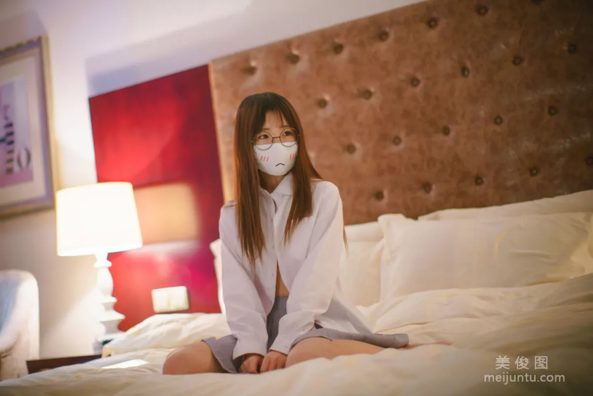 [美女Coser] 禦子Yumiko 《口罩》 寫真集 4