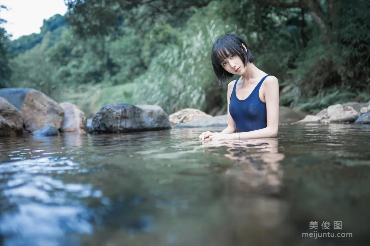 木綿綿OwO 《水色溪邊制服》 寫真集 47