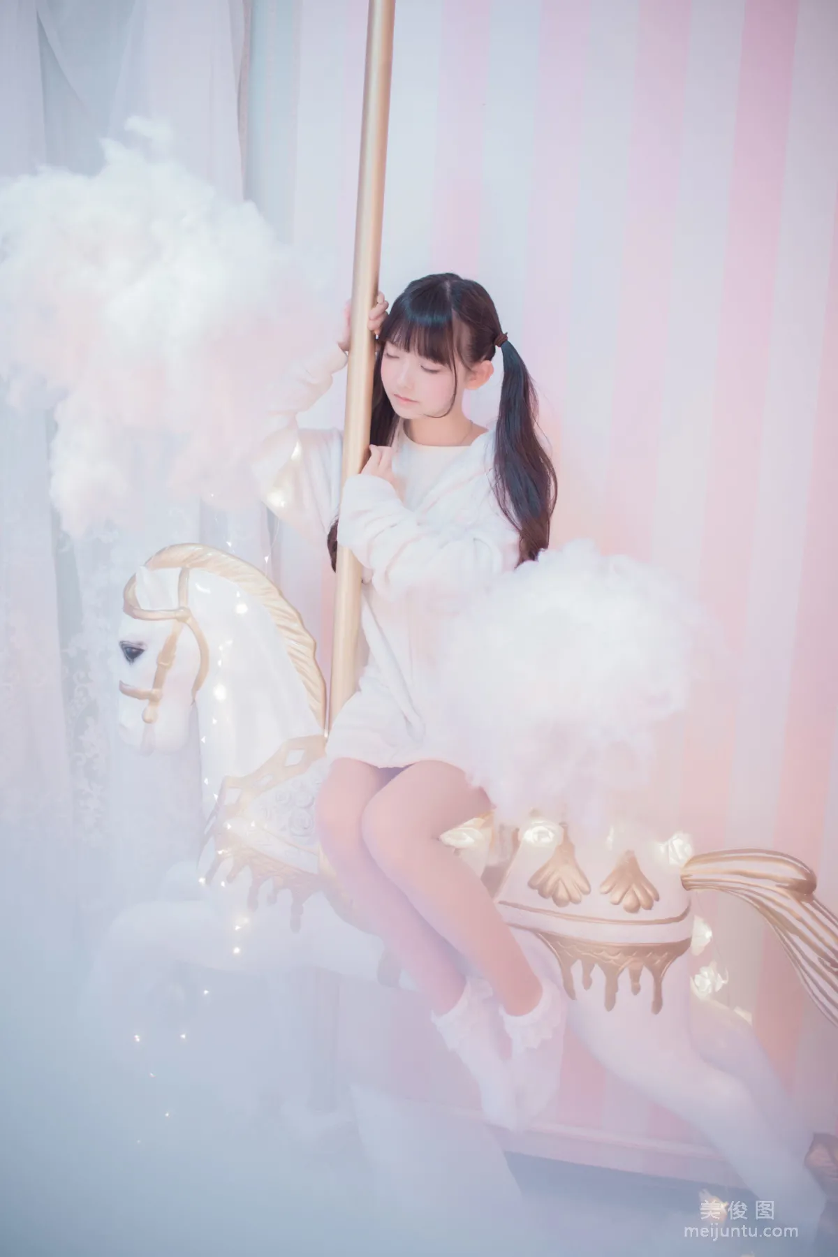 Ying Qun: Web Idols photo 5