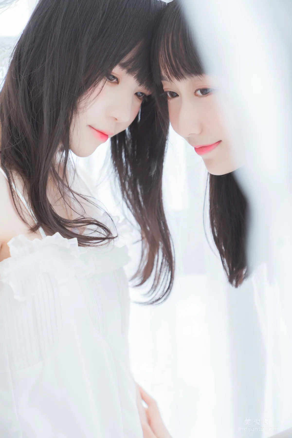 木綿綿OwO&amp;桜桃喵 《朝(白裙×白裙)》 寫真集 50