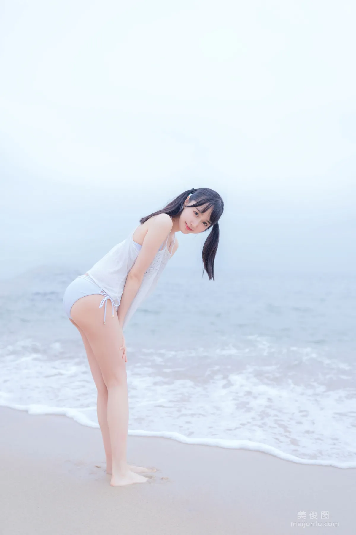 [Beautiful Coser] Mu Mianmian OwO "Seaside White Bikini" Photo Set photo 30