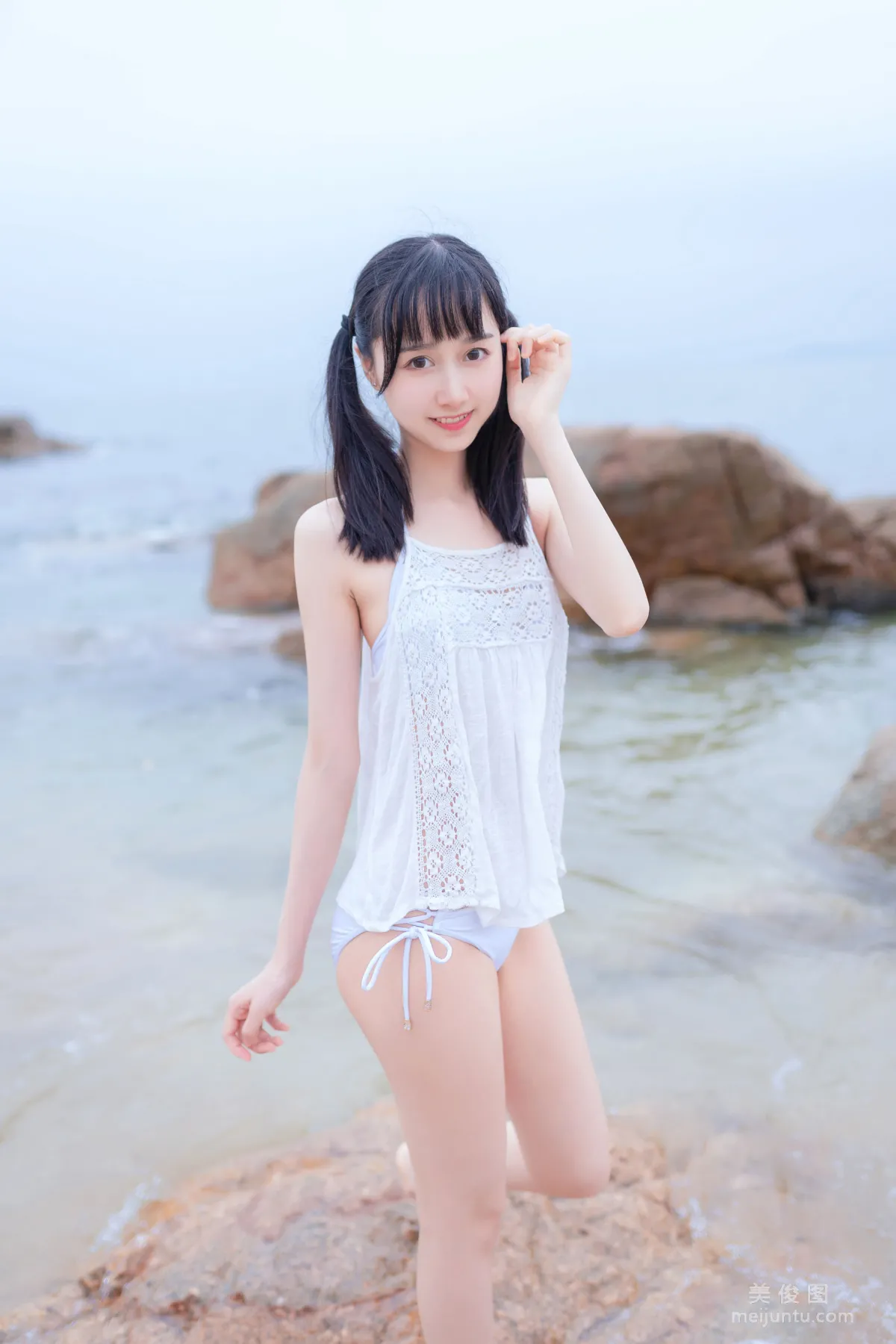 [Beautiful Coser] Mu Mianmian OwO "Seaside White Bikini" Photo Set photo 16