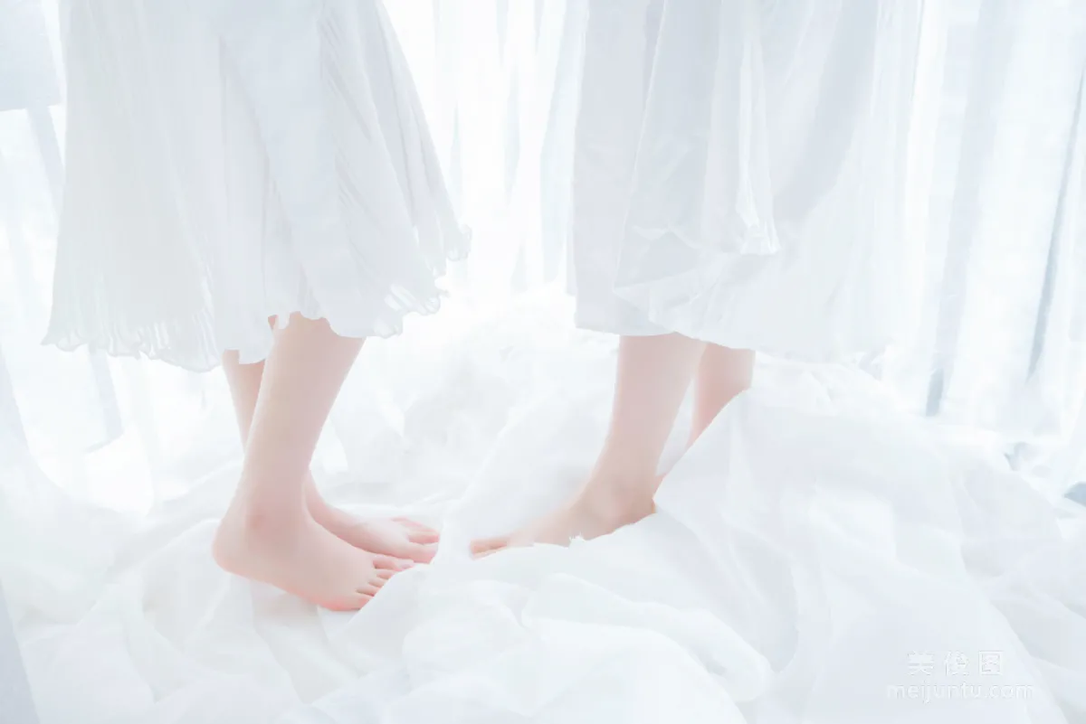 木綿綿OwO&amp;桜桃喵 《朝(白裙×白裙)》 寫真集 7