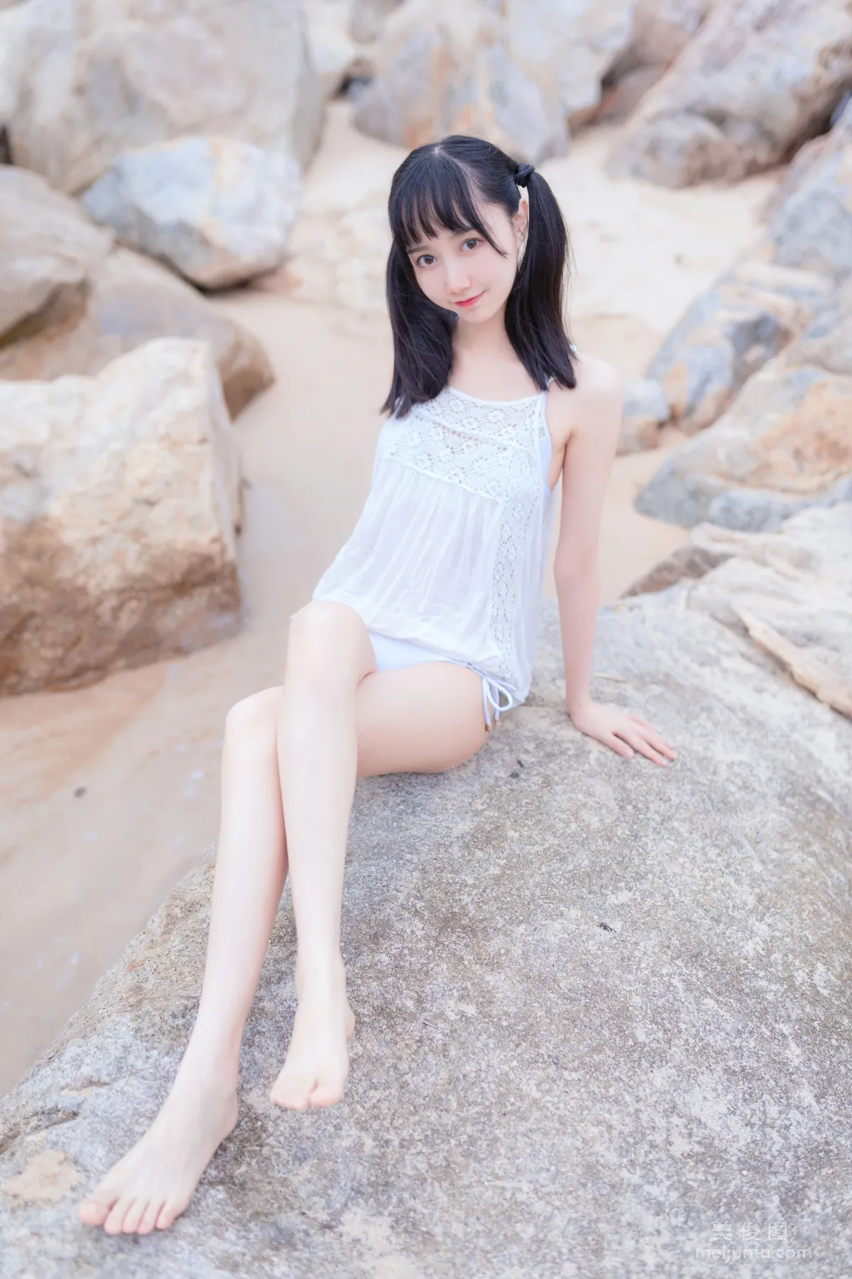 [Beautiful Coser] Mu Mianmian OwO "Seaside White Bikini" Photo Set photo 22