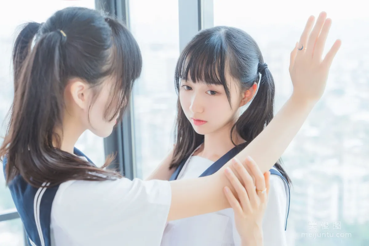 木綿綿OwO&amp;桜桃喵 《她(制服×制服)》 寫真集 3