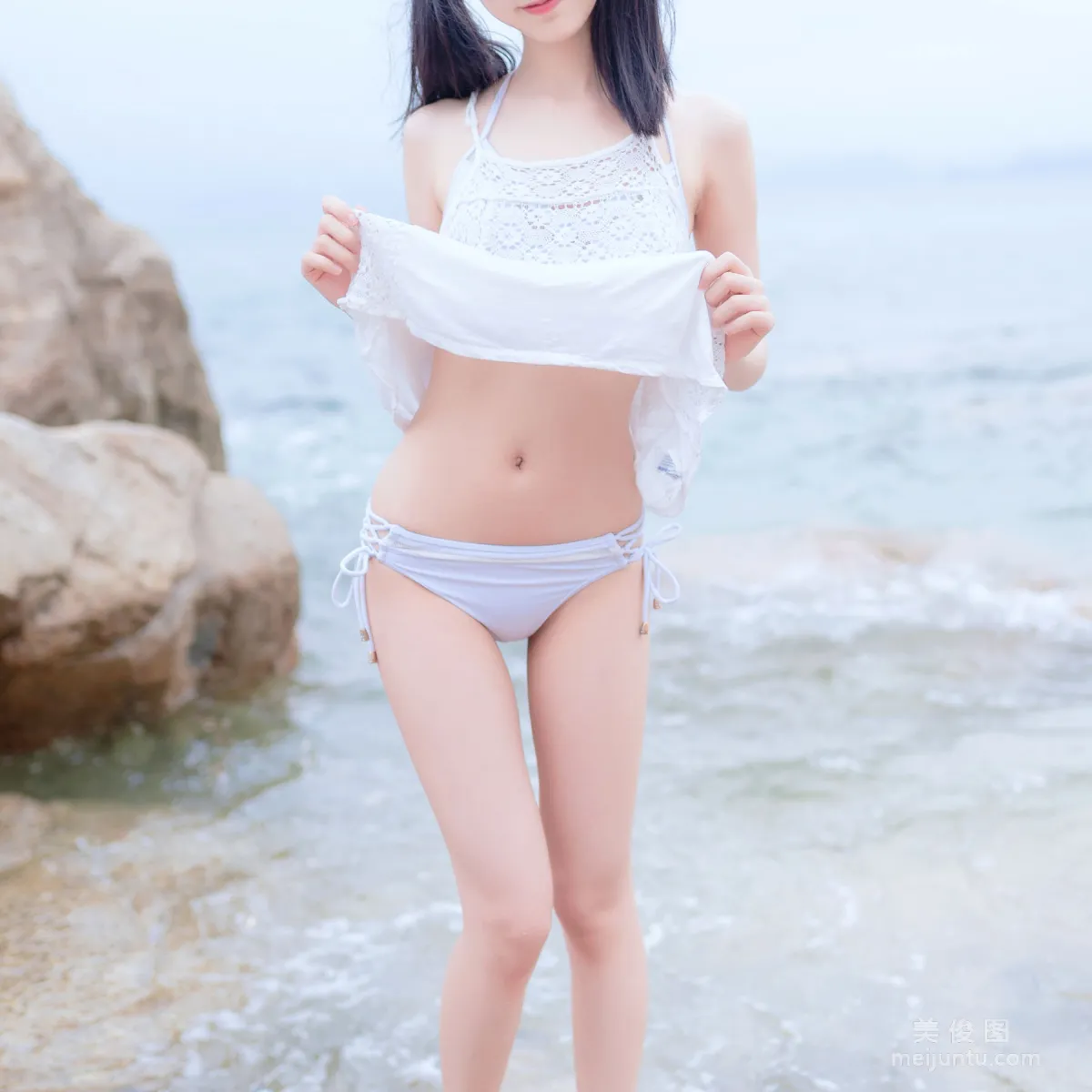 [Beautiful Coser] Mu Mianmian OwO "Seaside White Bikini" Photo Set photo 27