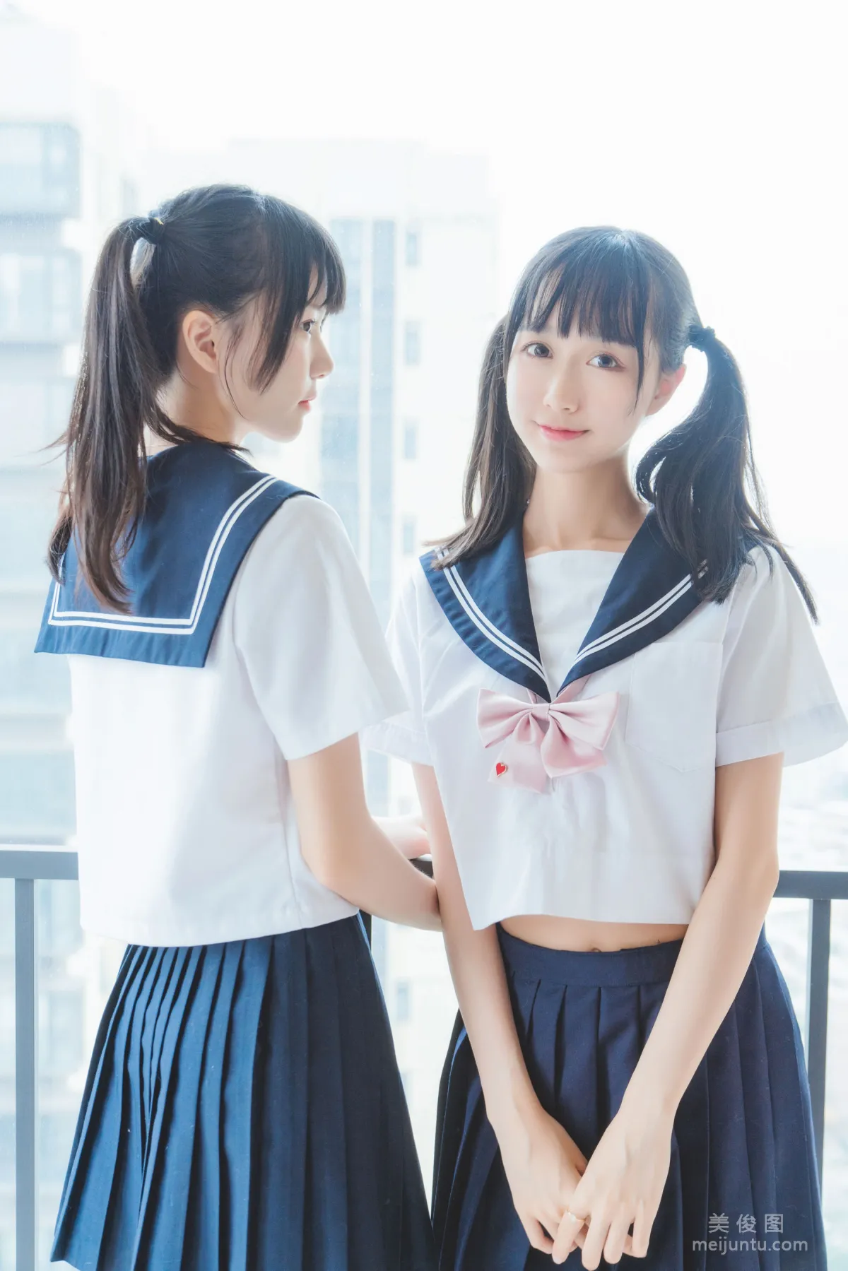 木綿綿OwO&amp;桜桃喵 《她(制服×制服)》 寫真集 1