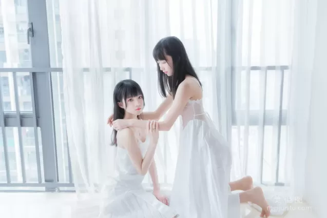 木綿綿OwO&amp;桜桃喵 《朝(白裙×白裙)》 寫真集