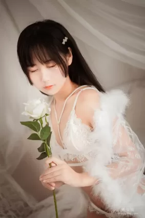 COS美少女萌芽兒o0 《毛絨内衣》 寫真集