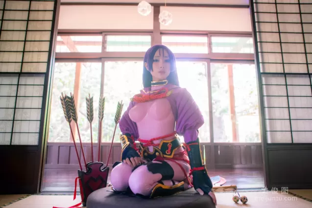 [網紅Coser] 雨波_HaneAme 《源賴光》 寫真集