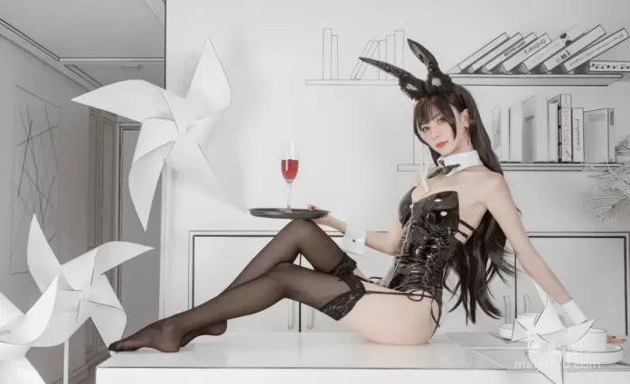 小妖精你的負卿 《愛宕兔女郎》 寫真集