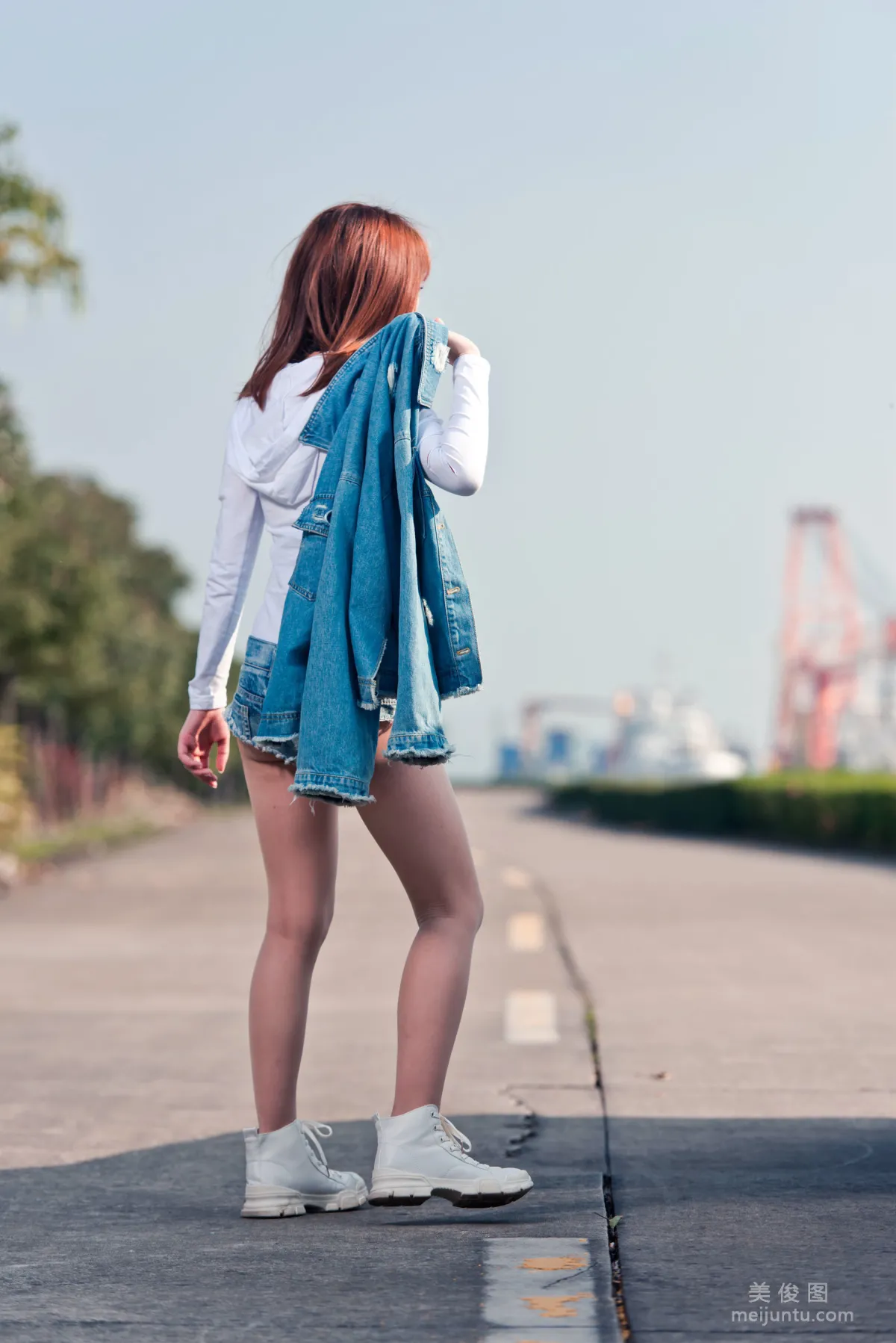 Qingshui Younai, Riding the Wind Street Snap: Light Water Seagull Island RS Denim Street Snap Photo Set photo 87