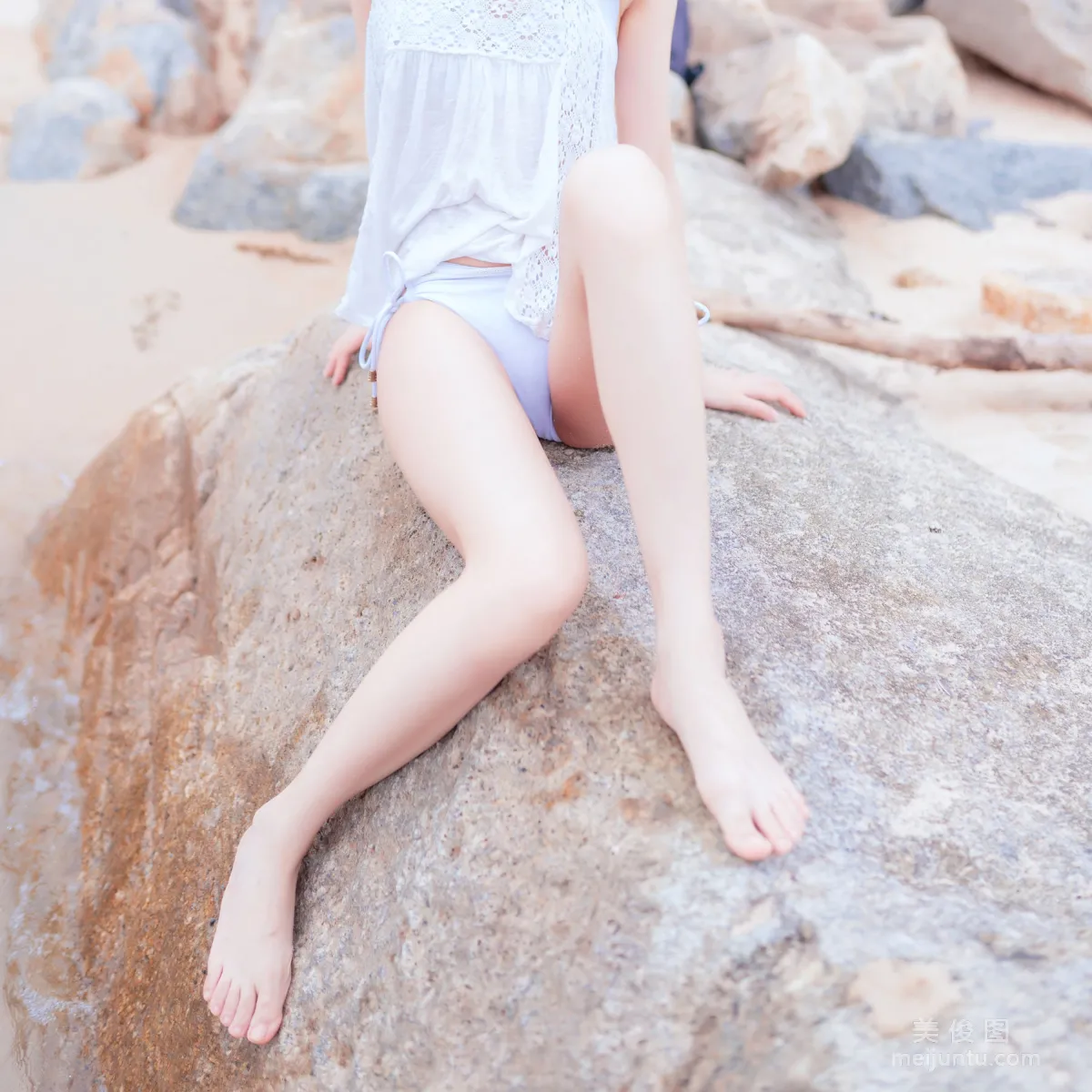 [Beautiful Coser] Mu Mianmian OwO "Seaside White Bikini" Photo Set photo 24