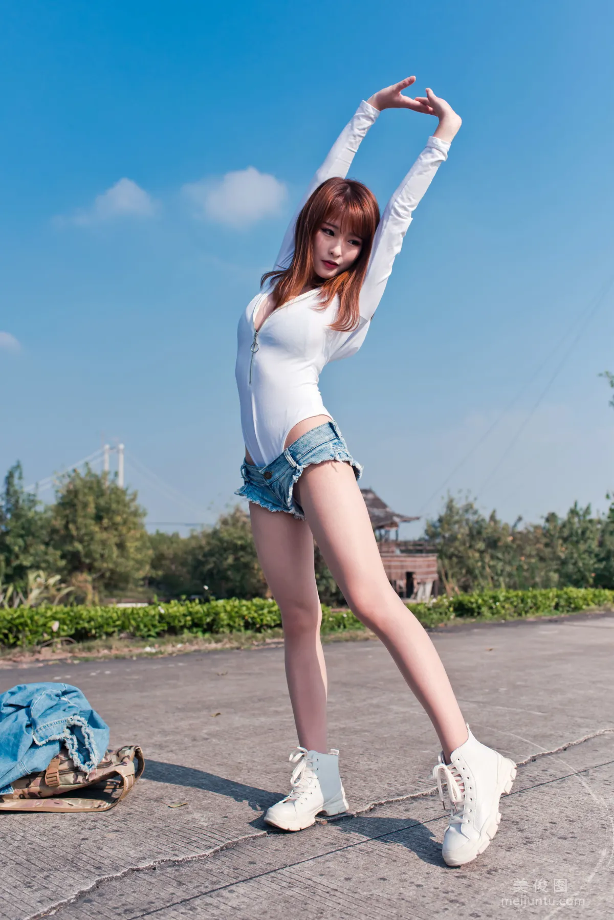 Qingshui Younai, Riding the Wind Street Snap: Light Water Seagull Island RS Denim Street Snap Photo Set photo 74