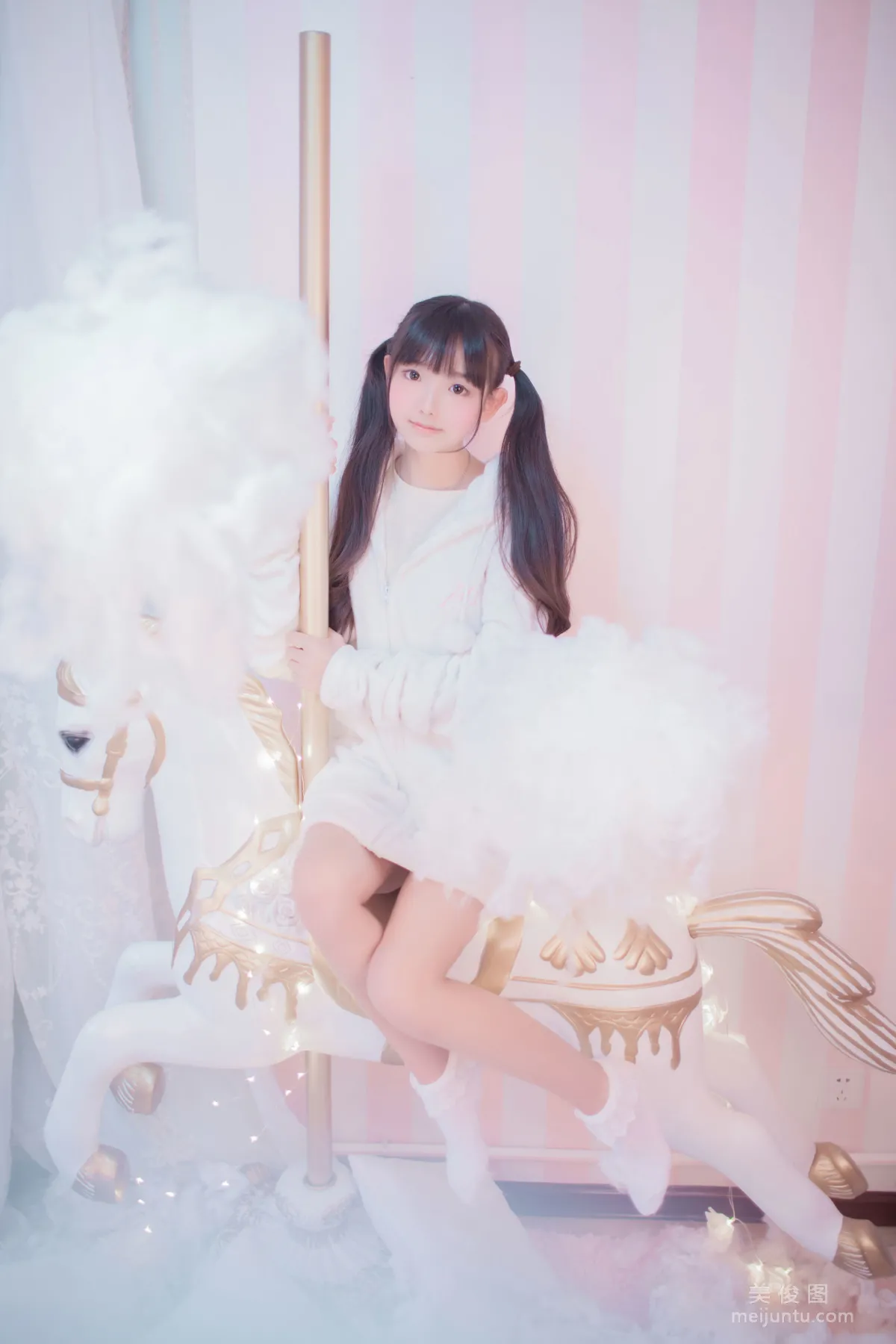 Ying Qun: Web Idols photo 4