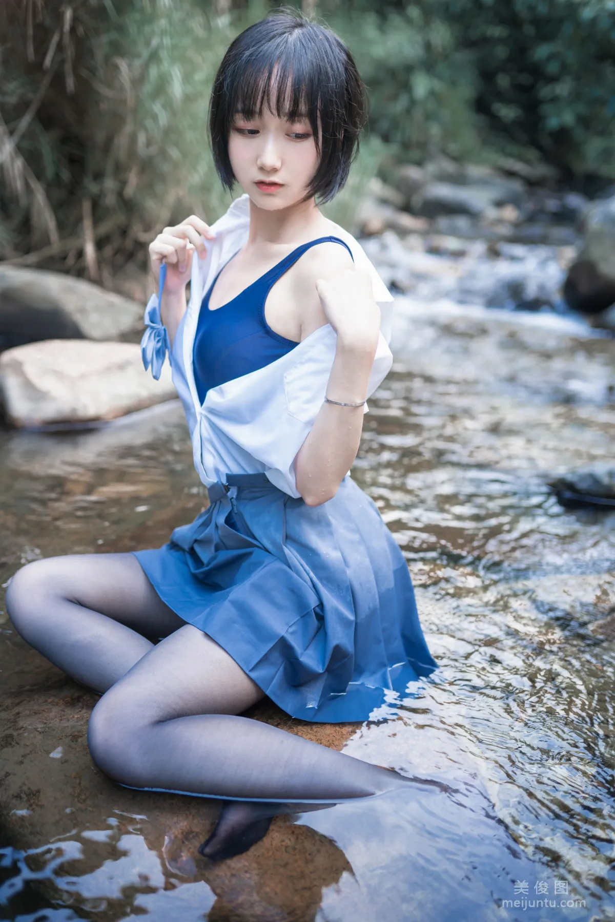 木綿綿OwO 《水色溪邊制服》 寫真集 36